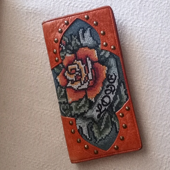 Isabella Fiore Love Wallet 🧡 - Picture 1 of 8